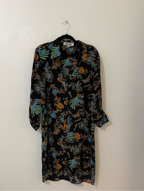 Diane Von Furstenberg Dresses & Skirts - Diane von Furstenberg printed shirtdress